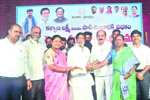 మహిళల ఆర్థిక అభివృద్ధికి తోడ్పాటు