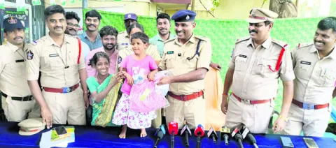 సాంకేతికతతో చిన్నారి ఆచూకీ లభ్యం 