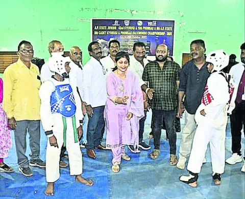 జాతీయ స్థాయి పోటీల్లో రాణించాలి