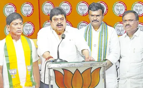 Telangana BJP Chief N Ramchander Rao Meets AP BJP President Madhav