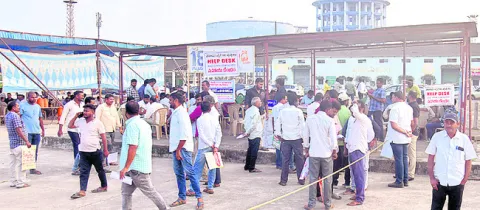 లక్కు ఎవరికో..?