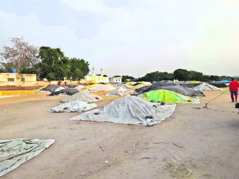 కూలీల కొరత.. నిలిచిన కాంటా..