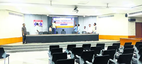 ఎవరికో లక్కు..!