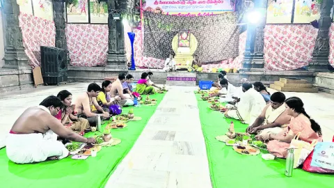 ఘనంగా సత్యనారాయణ వ్రతం