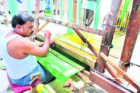 త్రిఫ్ట్ డబ్బులేవీ..!