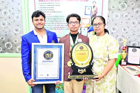 క్యూబిక్లో మరో రికార్డు నెలకొల్పిన చైన్నె బాలుడు