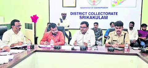 ప్రాణనష్టం లేకుండా చూడాలి