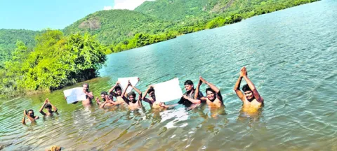 గిరిజన గంగపుత్రుల జల దీక్ష