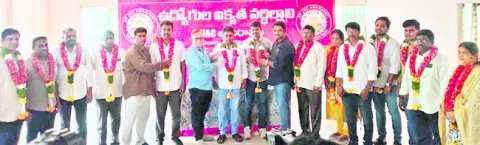 రెవెన్యూ ఉద్యోగులకు అండగా ఉంటాం