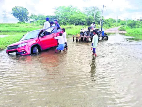 గంజాయి సేవిస్తున్న  ముగ్గురు యువకుల అరెస్టు

