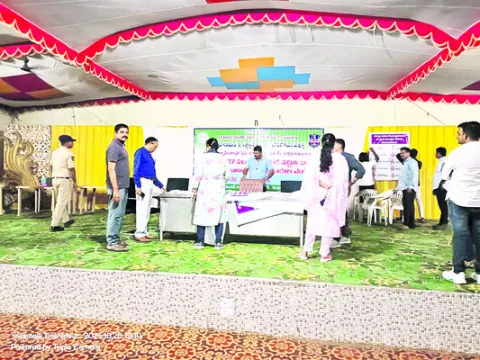 ‘లక్కీ’ భాస్కర్లు ఎవరో?