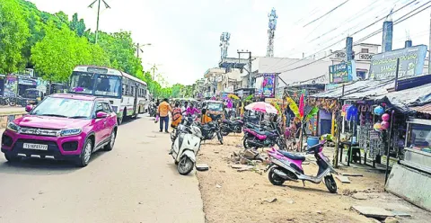 రోడ్డు విస్తరణకు బ్రేక్