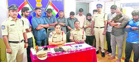 పేకాట స్థావరంపై మెరుపు దాడి