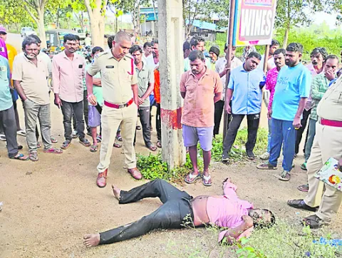 అతిగా మద్యం తాగి వ్యక్తి మృతి