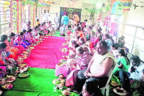 రేణుకా ఎల్లమ్మకు కుంకుమ పూజలు