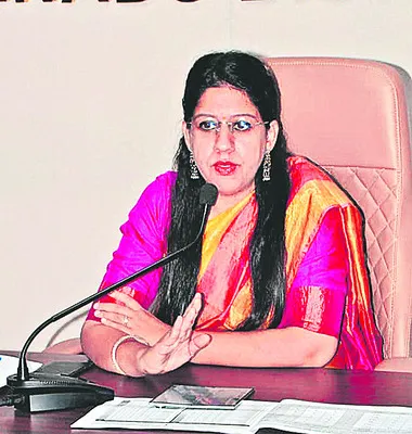 అధికారులు  అప్రమత్తంగా ఉండాలి 
