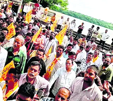 నరసాపురం టీడీపీలో వర్గపోరు 