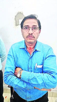 విజిలెన్స్ వలలో ట్రెజరీ ఉద్యోగి