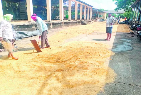 రైతుల ఆశలపై ‘నీళ్లు’