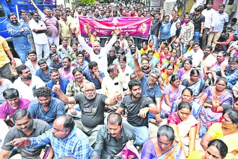 ఎవరికి సినిమా చూపిస్తారో..?