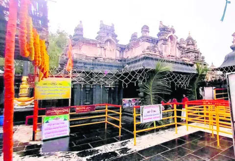 బుగ్గకు కార్తీక శోభ 