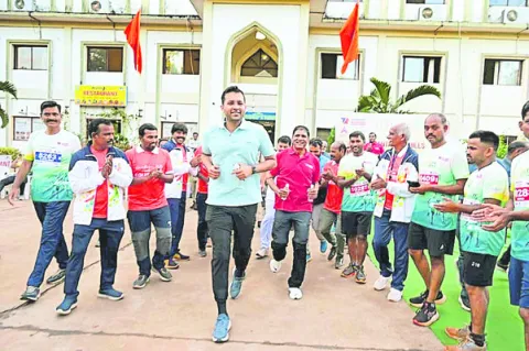 ఎవరికి సినిమా చూపిస్తారో జూబ్లీహిల్స్‌ ఎన్నికల్లో ప్రధా