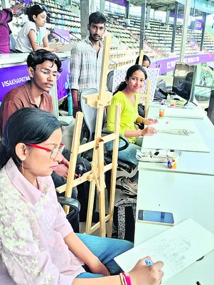 క్రికెట్‌ లైవ్‌.. ఆర్ట్‌ క్రియేటివ్‌ 