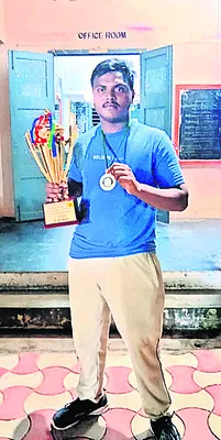 రాష్ట్ర స్థాయి వెయిట్ లిఫ్టింగ్లో రజతం