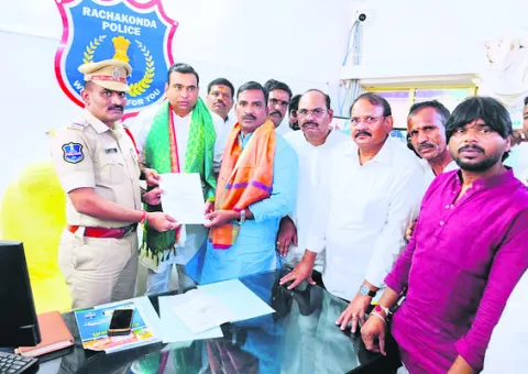 ప్రజల ముందు దోషులుగా నిలబెట్టాలి