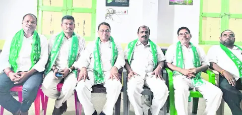 కాంగ్రెస్లో బీసీలకు ప్రాధాన్యత లేదు