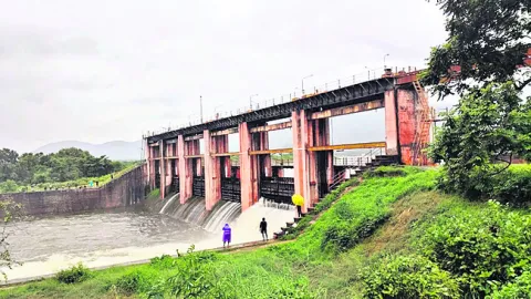 మేహాద్రి రిజర్వాయర్‌ గేటు ఎత్తివేత 