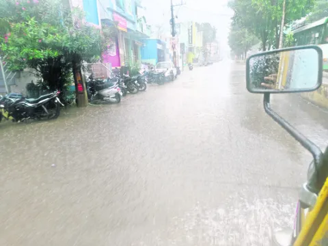 ముసురుకున్న ‘మోంథా’ మేఘం 