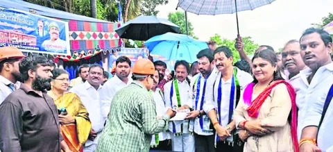 పేదలే లక్ష్యంగా కూటమి అరాచక పాలన