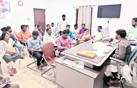 పన్ను వసూళ్లలో వేగం పెంచాలి