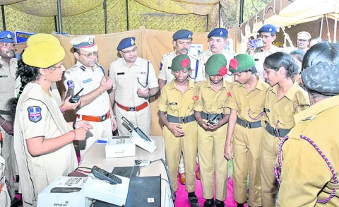 పోలీసు విధులపై విద్యార్థులకు అవగాహన