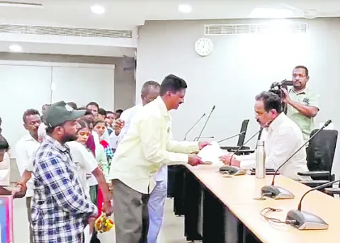 అర్జీలు పెండింగ్‌లో ఉంచొద్దు