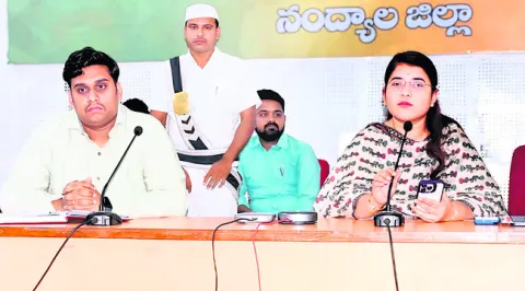 భారీ వర్షాలతో అప్రమత్తంగా ఉండాలి