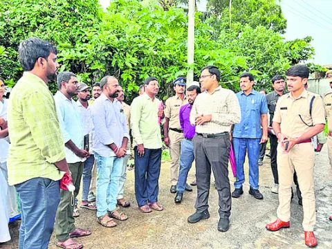 తుఫాన్ పునరావాస కేంద్రం పరిశీలన