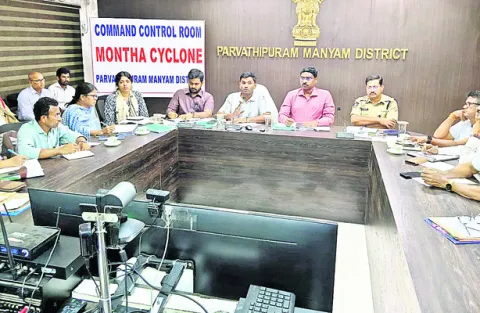 ముంపు ప్రభావిత ప్రాంతాలను సందర్శించాలి