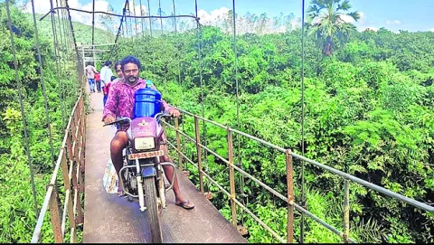 ఆ గ్రామాల్లో రాకపోకలకు తాళ్ల వంతెనే ఆధారం