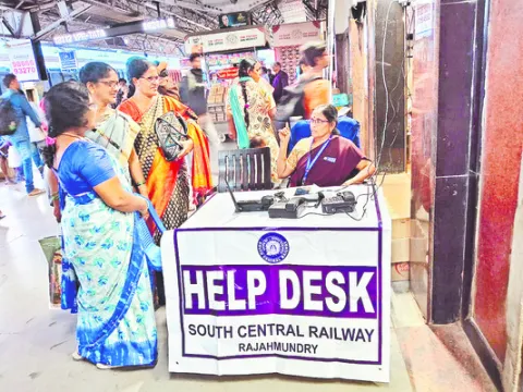 తుపాను నేపథ్యంలో పలు రైళ్ల రద్దు 