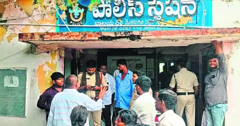 హౌసింగ్ ఏఈపై కేసు నమోదు