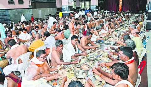 దుర్గమ్మ హుండీ ఆదాయం రూ.4.33 కోట్లు 