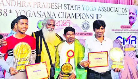 రాష్ట్రస్థాయి యోగా పోటీల్లో ప్రతిభ
