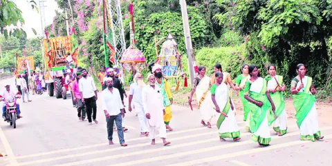 భక్తిశ్రద్ధలతో సందల్ శోభాయాత్ర