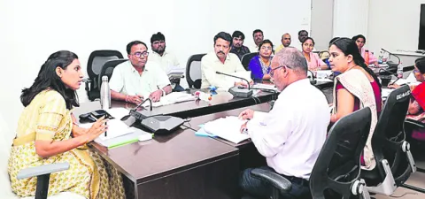 లక్ష్యం సాధించాలి