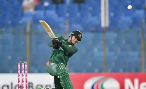 Taskin Ahmed hits a six but gets out at the same time in a bizarre dismissal at Chattogram