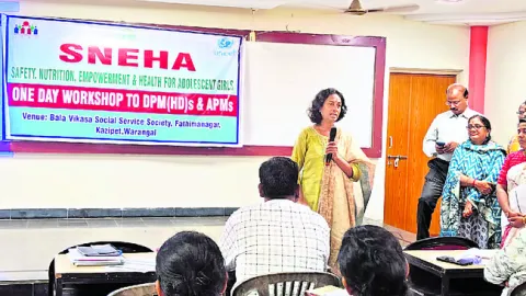 కౌమర బాలికలకు సాధికారత కల్పించాలి