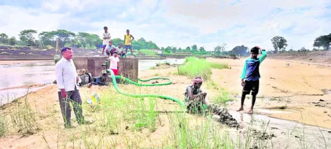 జంపన్న వాగు బావుల్లో పూడికతీత ప్రారంభం