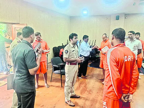 మోంథాపై తప్పుడు ప్రచారం చేస్తే కఠిన చర్యలు 